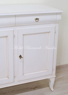 Classic style wooden sideboard with 3 doors and 3 drawers in antique white finish